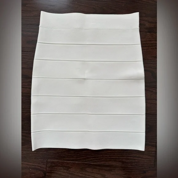 𝅺Bodycon Skirt - Picture 2 of 4